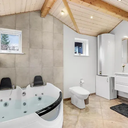 Stunning In With Kitchen Holiday home *